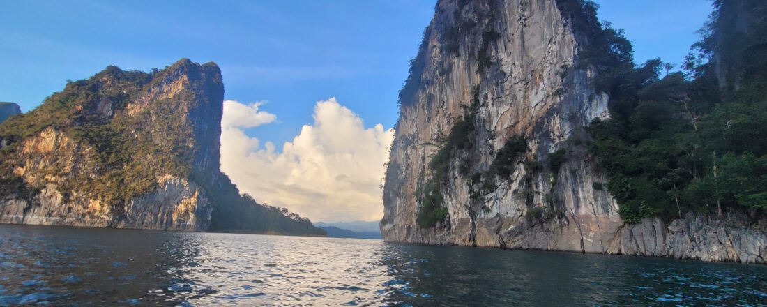 Auf dem Cheow Lan Stausee und in der Nam Talu Höhle im Kha Sok Nationalpark